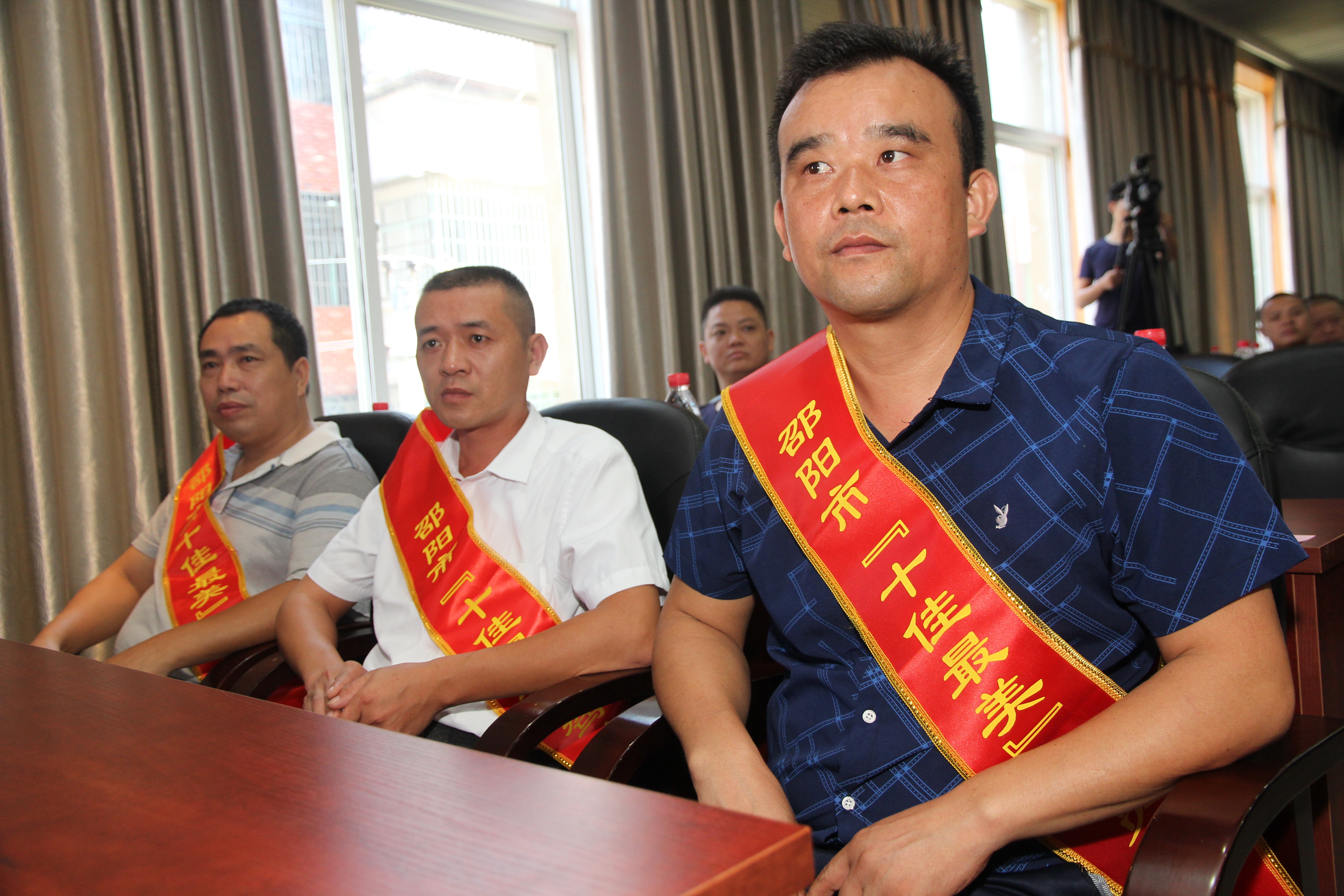 ——記市“十佳最美駕駛員” 、湘高速邵陽(yáng)分公司駕駛員劉科技 李高雄  李雙江
