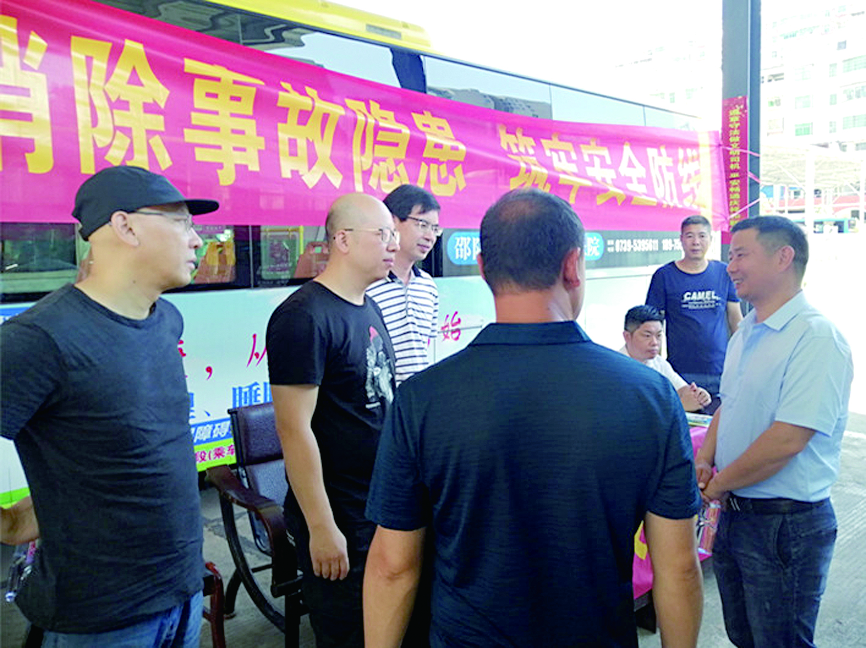 力萬(wàn)名學(xué)生順利返校 (田華柱報道) 力萬(wàn)名學(xué)生順利返校 (田華柱報道)